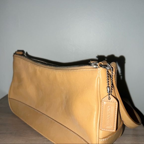 Tan Coach leather handbag, good condition - Picture 5 of 5